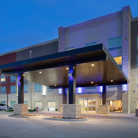 Holiday Inn Express & Suites Great Bend By Ihg Luaran gambar