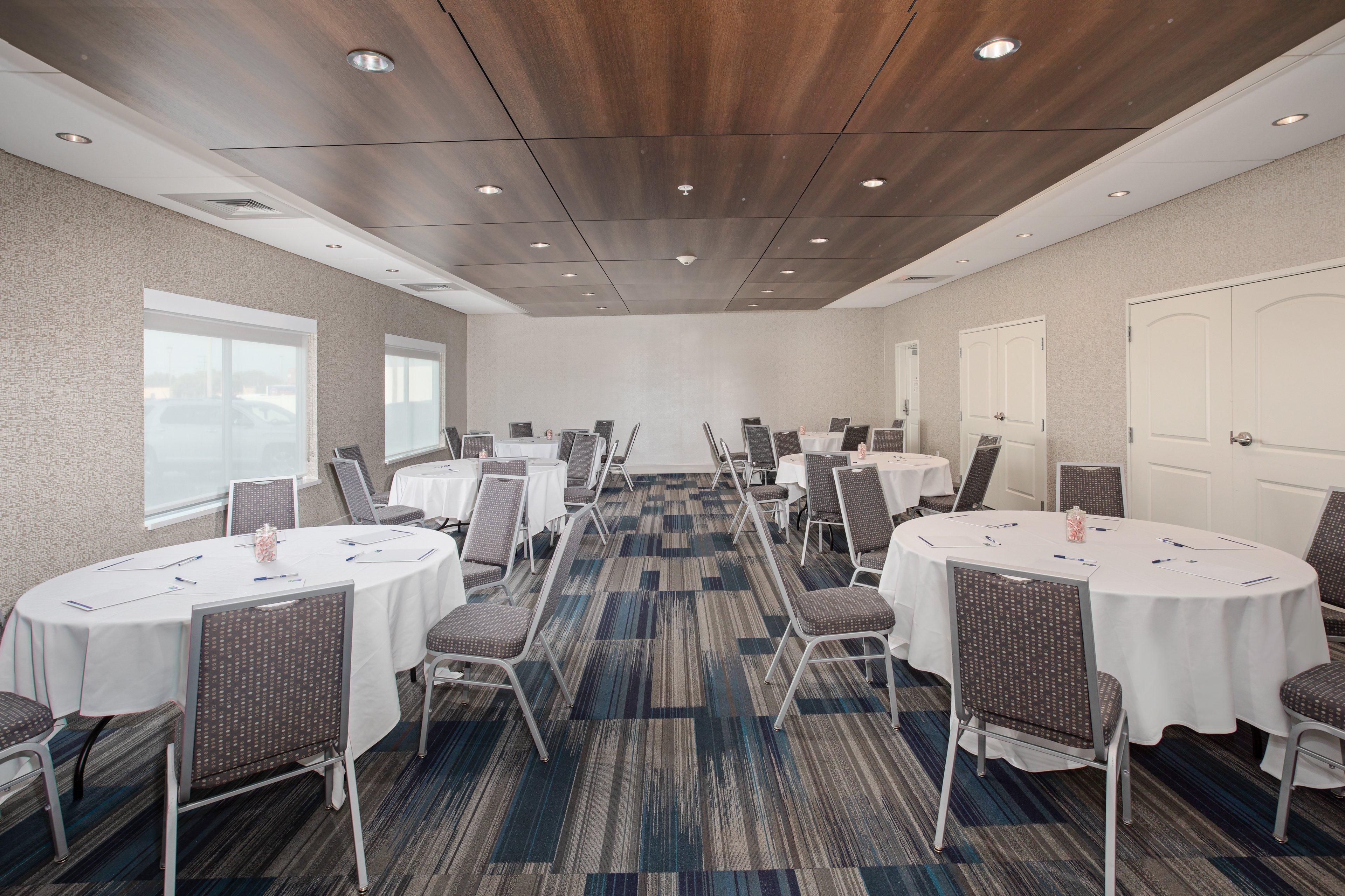 Holiday Inn Express & Suites Great Bend By Ihg Luaran gambar