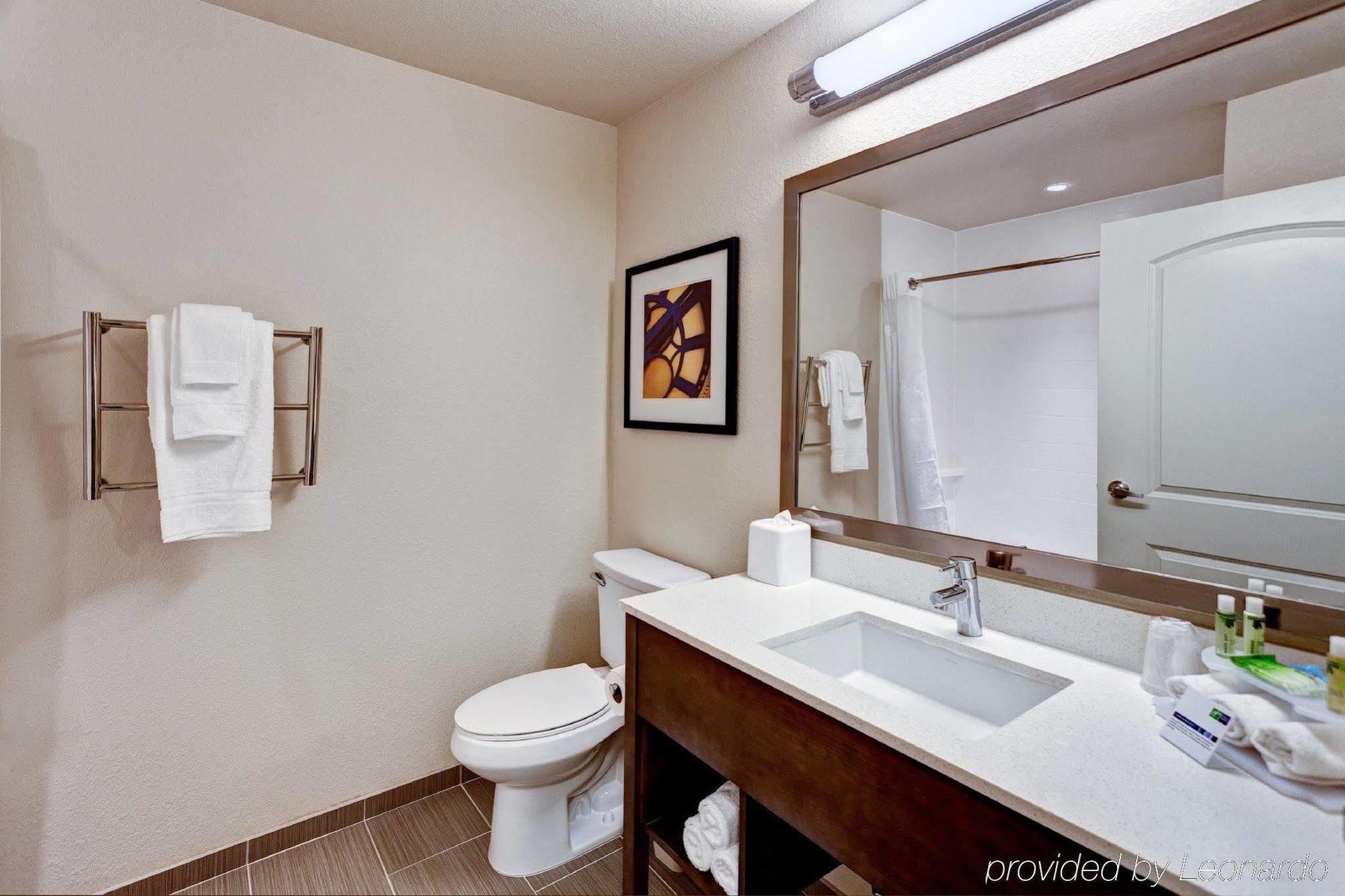 Holiday Inn Express & Suites Great Bend By Ihg Luaran gambar